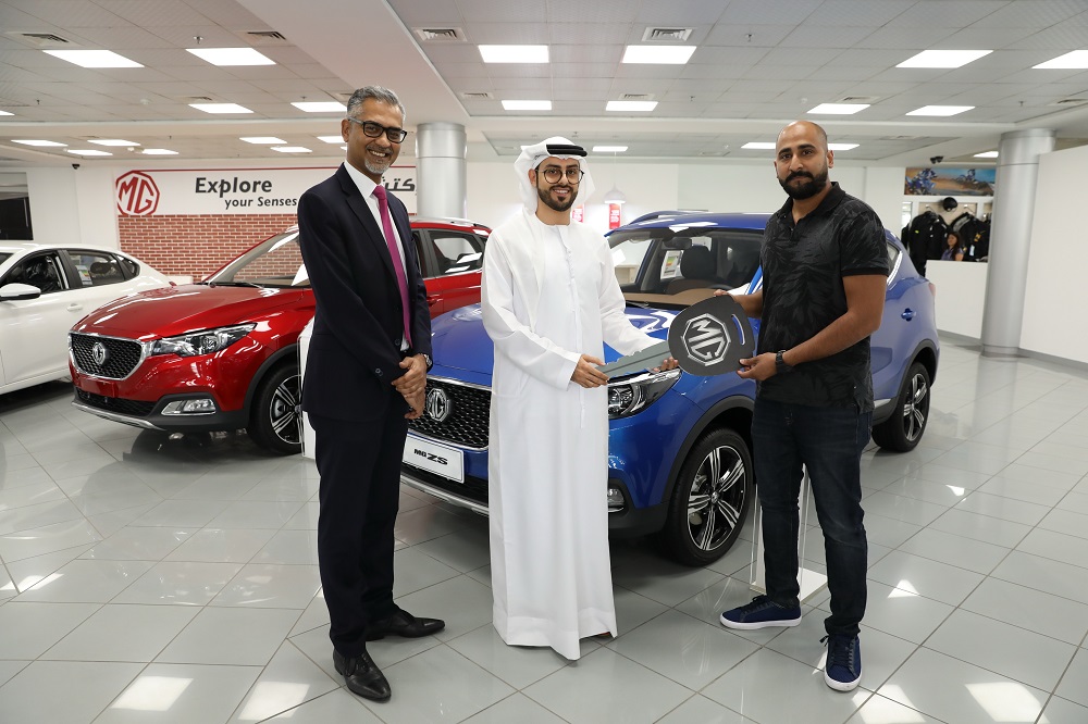 إم جي تُقدم سيارة MG ZS الجديدة كلّياً إلى الفائز المحظوظ في المسابقة الخاصّة بمعرض جيتكس شوبر 2018 في دبي !